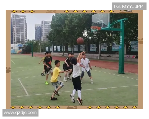 小学篮球表演视频展示孩子们的运动热情与团队合作精神的精彩瞬间